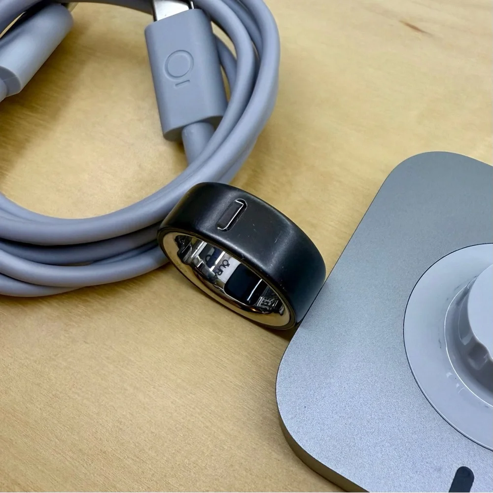 Oura Black Ring with Silver Charger